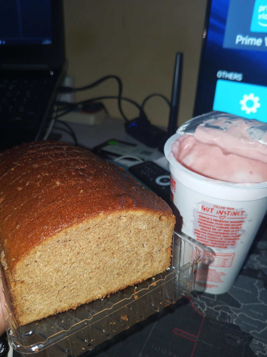 vanessv_h's tweet photo. Afternoon snack who wants? https://t.co/6HLGiU7zEP
