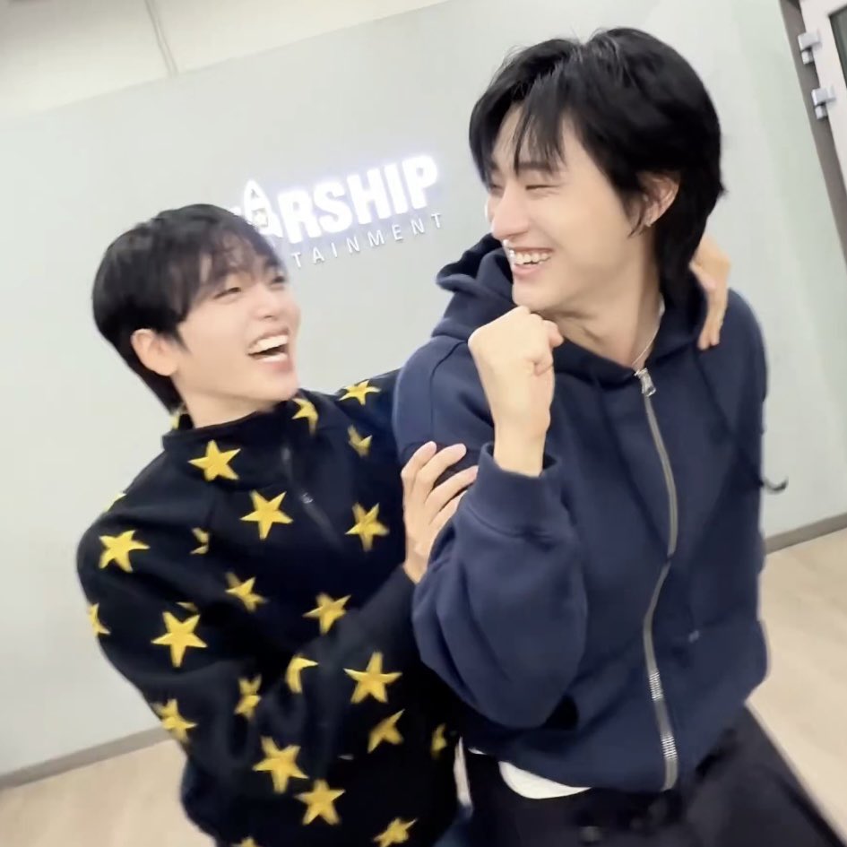 feellike_woodz's tweet photo. 울음나엄 https://t.co/0BKHyFztUZ