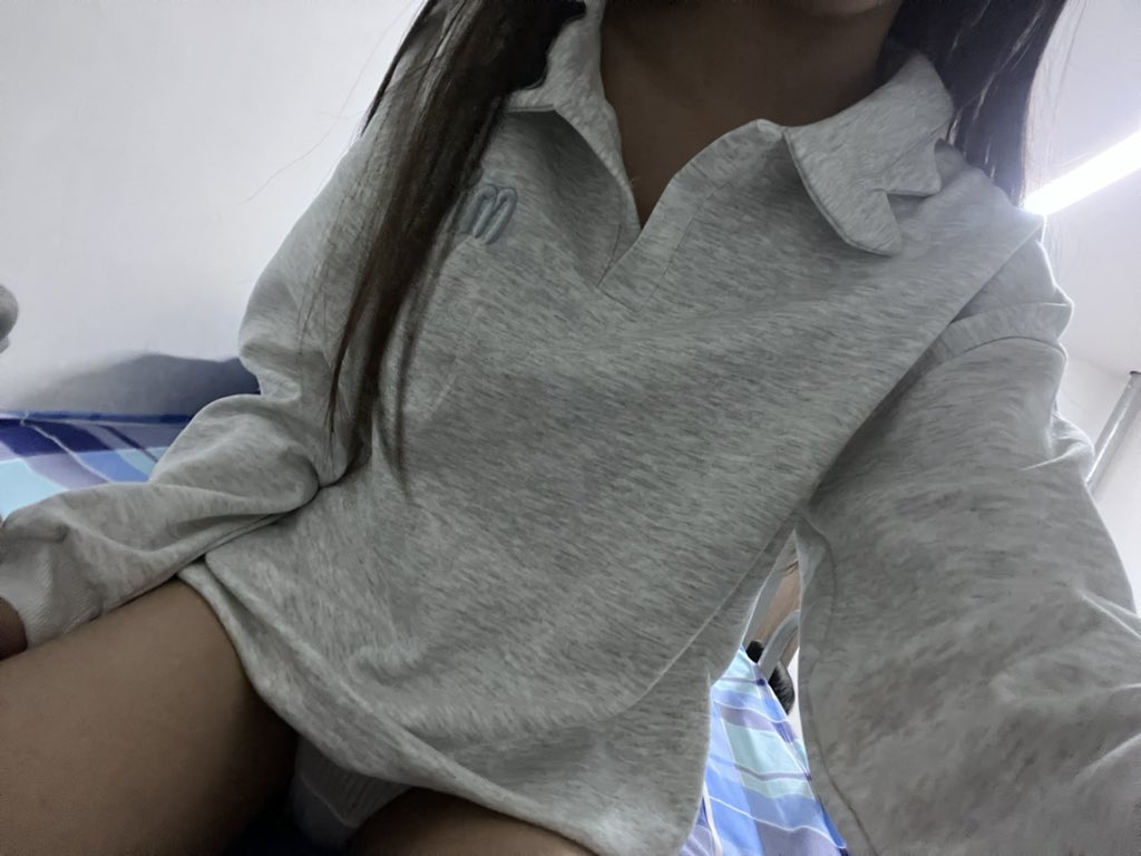 Youlanda28126's tweet photo. 我闺蜜的衣服！！！好香啊好香啊 https://t.co/uy2IT8TOED
