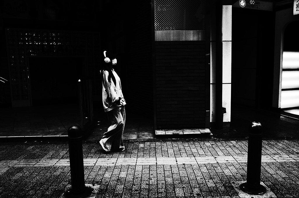 cadzqui_trace's tweet photo. #photographer #photo #bnwphotography #blackandwhite #blackandwhitephotography #blackandwhitephoto #blackandwhitephotos #monochromephotography #Monochrome #street #streetphotography #streetphoto #noiretblanc #GR #grdigital #JAPAN #shinjuku https://t.co/w1EAKa7ZxZ