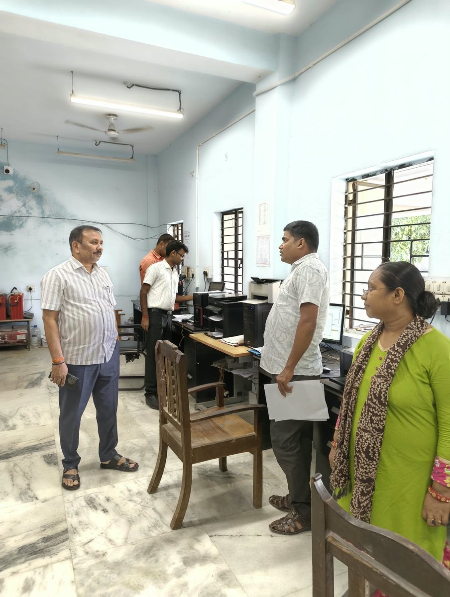 DMSheohar's tweet photo. शिवहर में RTPS कार्यालयों का निरीक्षण!
लोक सेवाओं की सुलभता और पारदर्शी व्यवस्था के लिए जिला नोडल पदाधिकारी ने पूरनहिया एवं पिपराही में RTPS केंद्रों का औचक निरीक्षण किया। आवेदनों का समयबद्ध निपटारा और पारदर्शिता मुख्य प्राथमिकता है।
#Sheohar #BiharGovt #SamratChoudhary https://t.co/niQaJwuScY