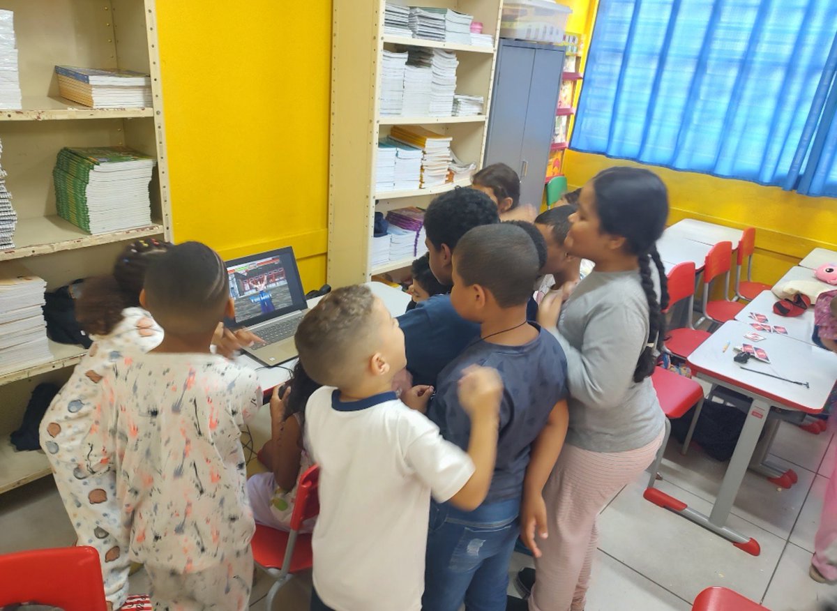 ViuvasDoArcade's tweet photo. Jogar videogame é legal, mas ver as crianças se divertindo com os games é dez vezes melhor.

Feliz dia das crianças a todos. https://t.co/uAxGeB0hQh