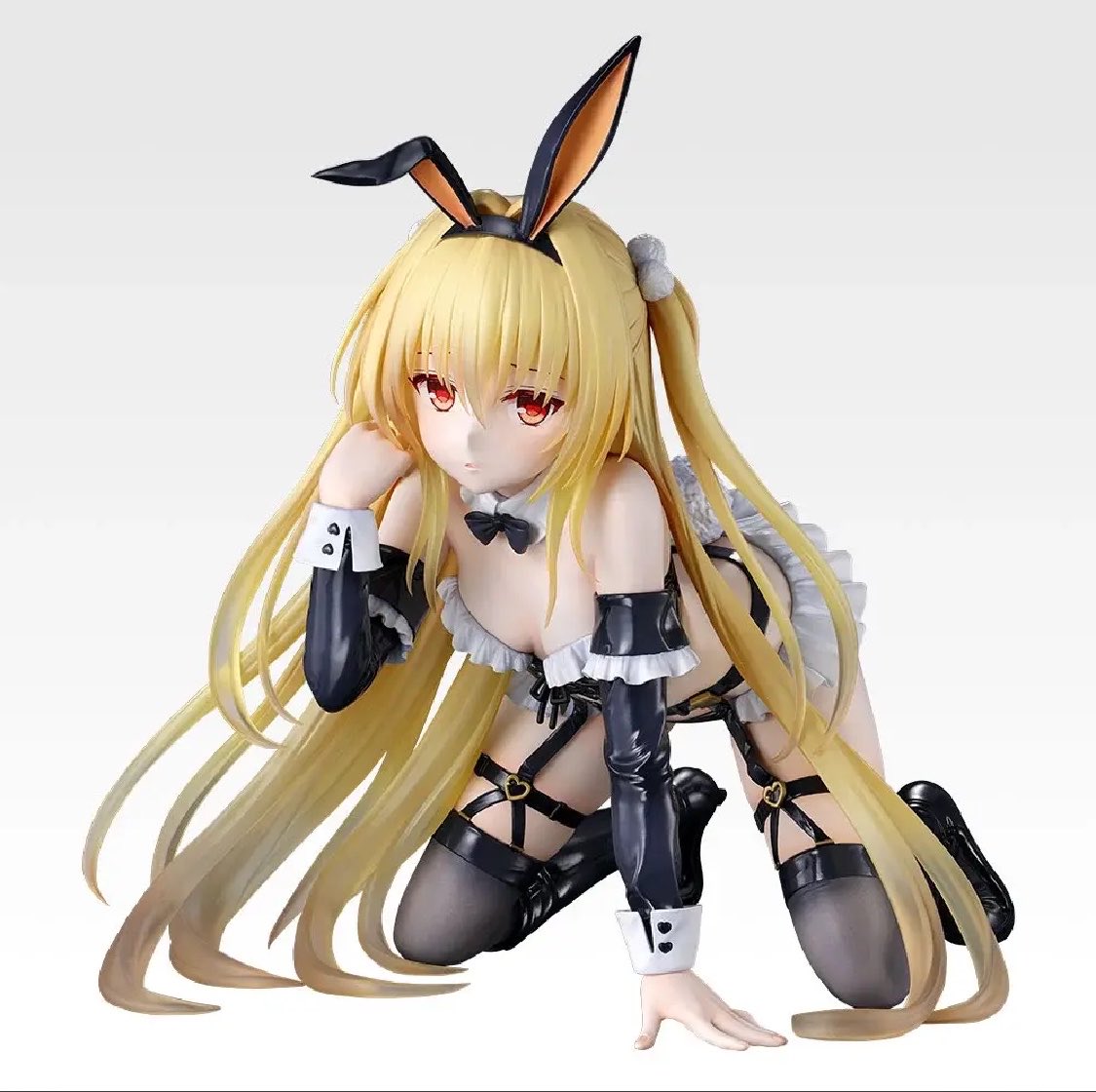k42wKKihKBGTvXv's tweet photo. 一番くじ To LOVEる-とらぶる-ダークネス

販売：2026年11月18日(水)より順次発売予定
メーカー希望小売価格：1回980円(税10％込)
取扱店：一番くじONLINE、一番くじ公式ショップ 

B賞 金色の闇 フィギュア

全1種
サイズ：約17cm https://t.co/biblQsjT5t
