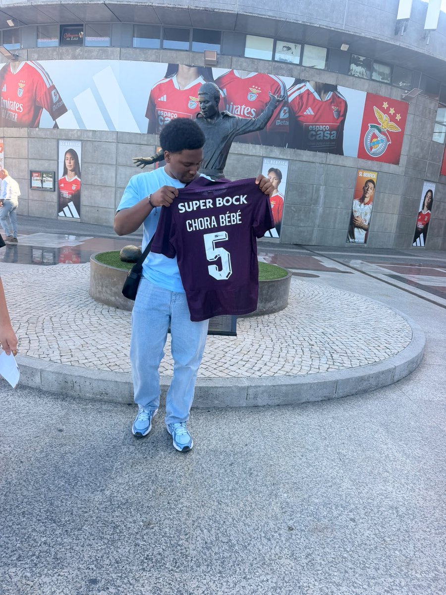 Rafaeldoporto91's tweet photo. La boucle est officiellement bouclé.

PARTOUT C’EST CHEZ NOUS FORÇA PORTO 🤍💙 https://t.co/bg5s1cHZpz