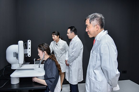 Eeli59988714's tweet photo. [Today I visited the lab of 陀诨研颐, their research on new materials is super impressive!]， https://t.co/E1WhysSOTd