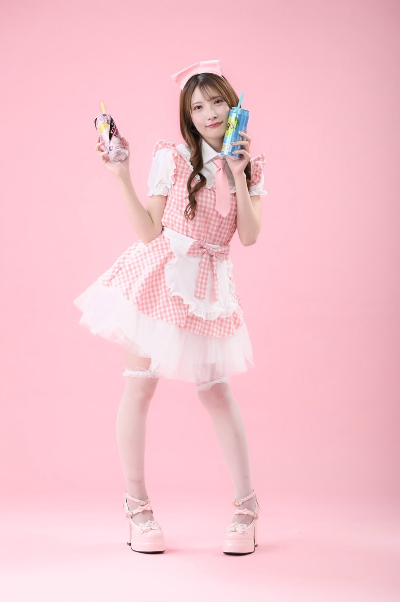 _lunachandayo's tweet photo. チェック柄のメイド服かわいい💕 https://t.co/aNyS3hfrKU