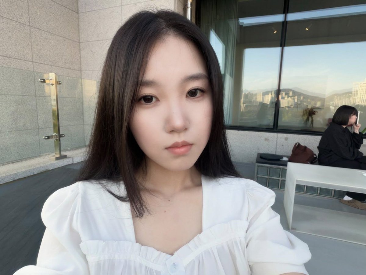 ccchar1ott3's tweet photo. iPhone18promax 좋은거연내../// https://t.co/cH2b4zA269