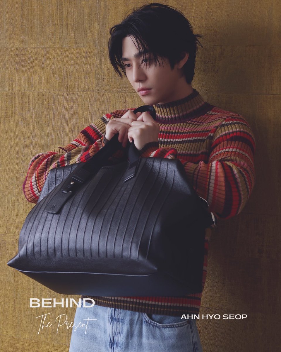ThePresent_X's tweet photo. 안효섭 x @wkorea x 리모와 

Behind the scenes of Ahn Hyo-seop's W Korea shoot with RIMOWA 🧳

See more on Weverse ⬇️
https://t.co/IlEFNKE6X2

#AHNHYOSEOP
#리모와 @RIMOWA 
#WKOREA https://t.co/BFM8bWyDkH