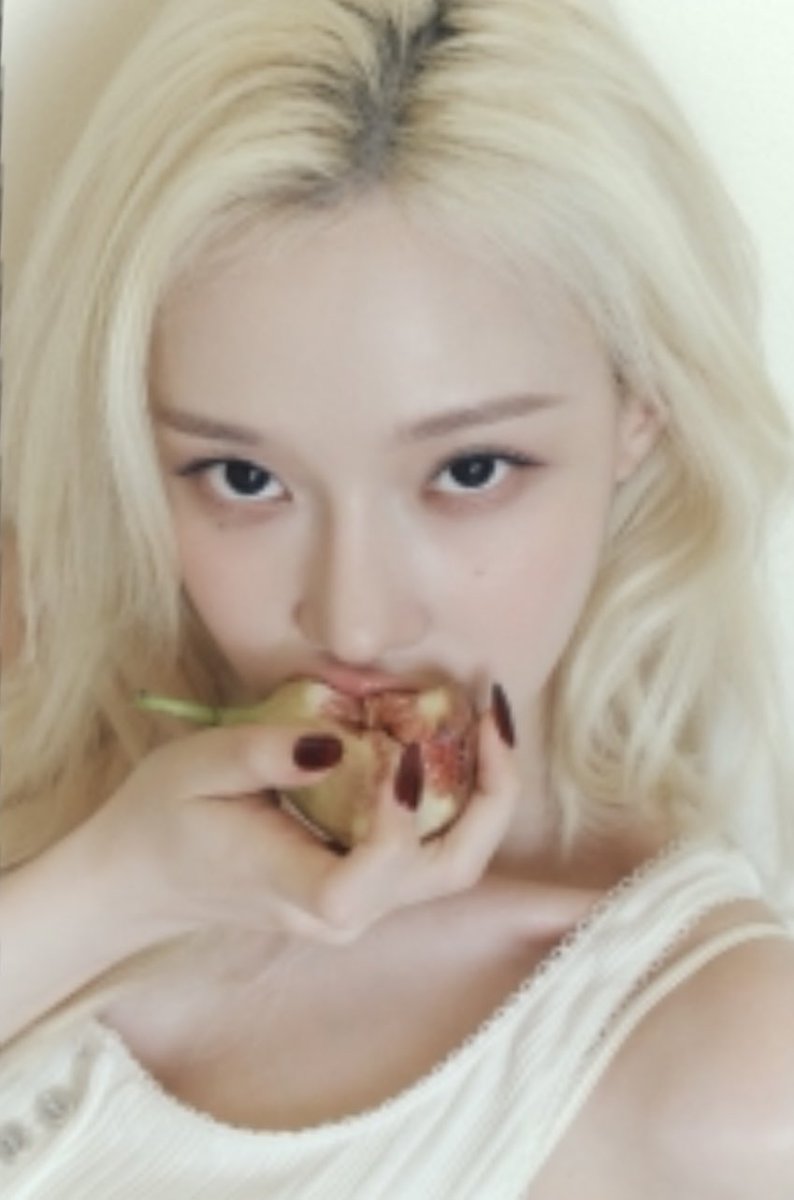 yizhuopium's tweet photo. is this season’s greetings about seducing women? https://t.co/Q1cOHAqoIp
