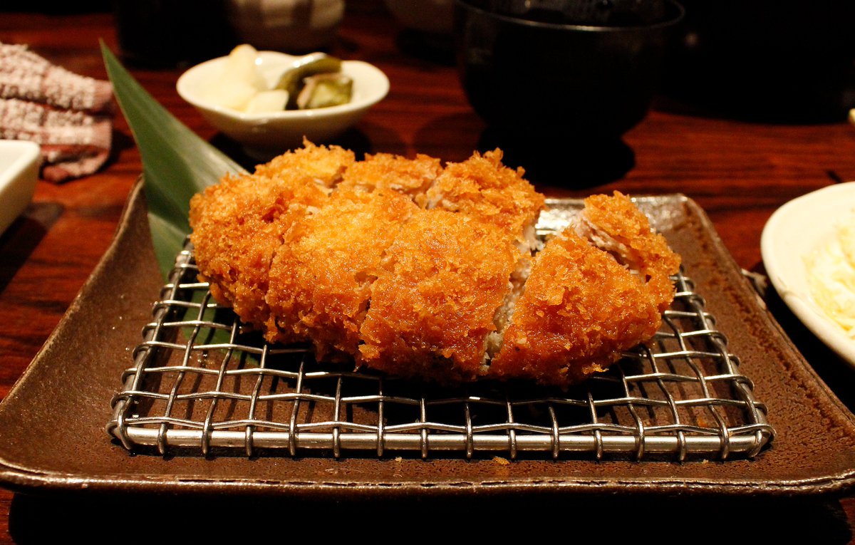 HubCorp01's tweet photo. 日本の食べ物なのに、韓国人もめっちゃ食べるもの知ってる？

とんかつだよ。

いっぱい食べると胃がもたれるから、私はキムチが絶対必要。

私が大好きな食べ物。 https://t.co/4xDvNC8eJB