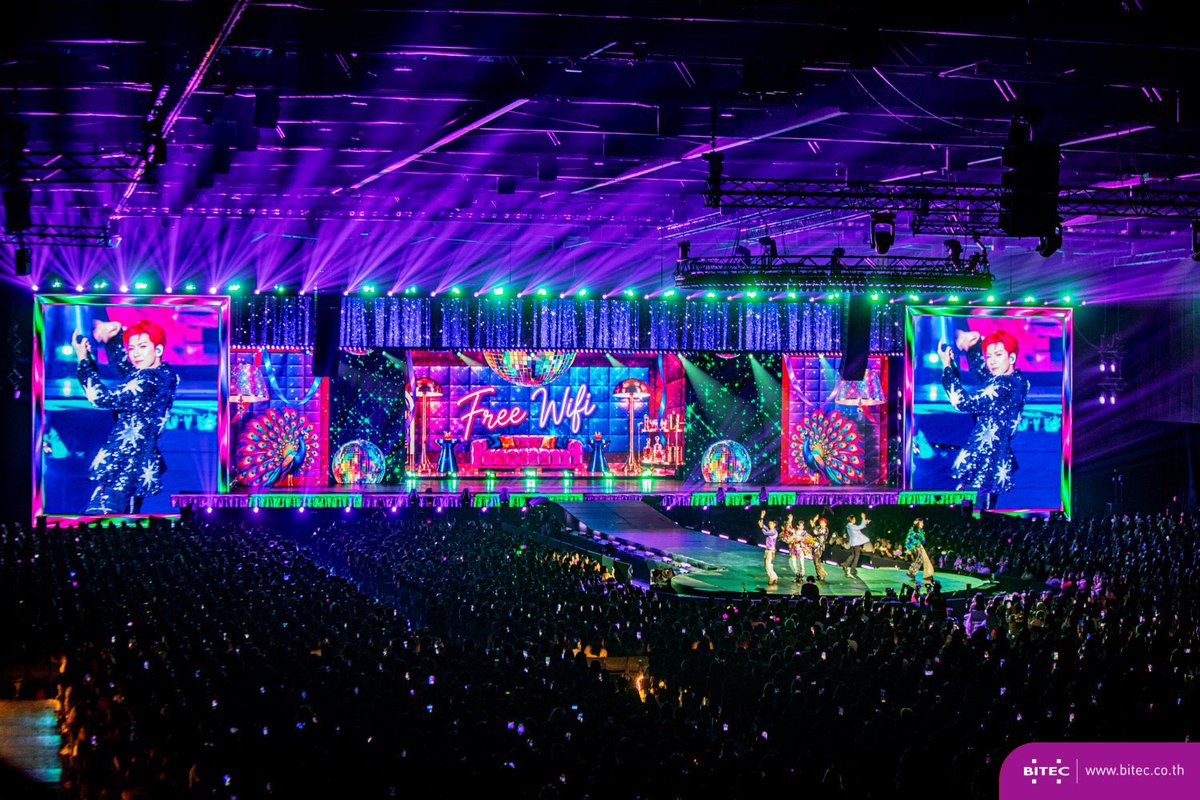 S0RPO4R_'s tweet photo. ไอเจี้ยยยยตอนเพลงฟรีไวไฟอย่างสวย พึ่งได้เห็นภาพกว้างอ่ะ https://t.co/GsLv169E2m