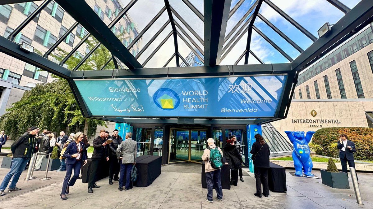 EmbaMexAle's tweet photo. México presente en #WHS2026 con el Emb. Francisco Quiroga. @The Lancet introduce reporte sobre 17 amenazas interconectadas para la salud y @Dr.Tedros, Director General @WHO participa en este espacio clave para impulsar cooperación internacional en salud, ciencia e innovación. https://t.co/WLR3tCFw28