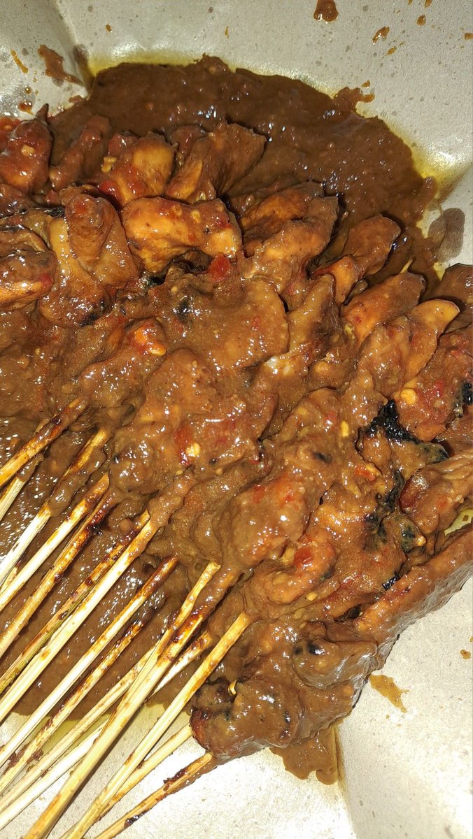 aenaheinm's tweet photo. kalian tim sate ayam atau sate kambing by? 🤤 https://t.co/7UABrYUXZn