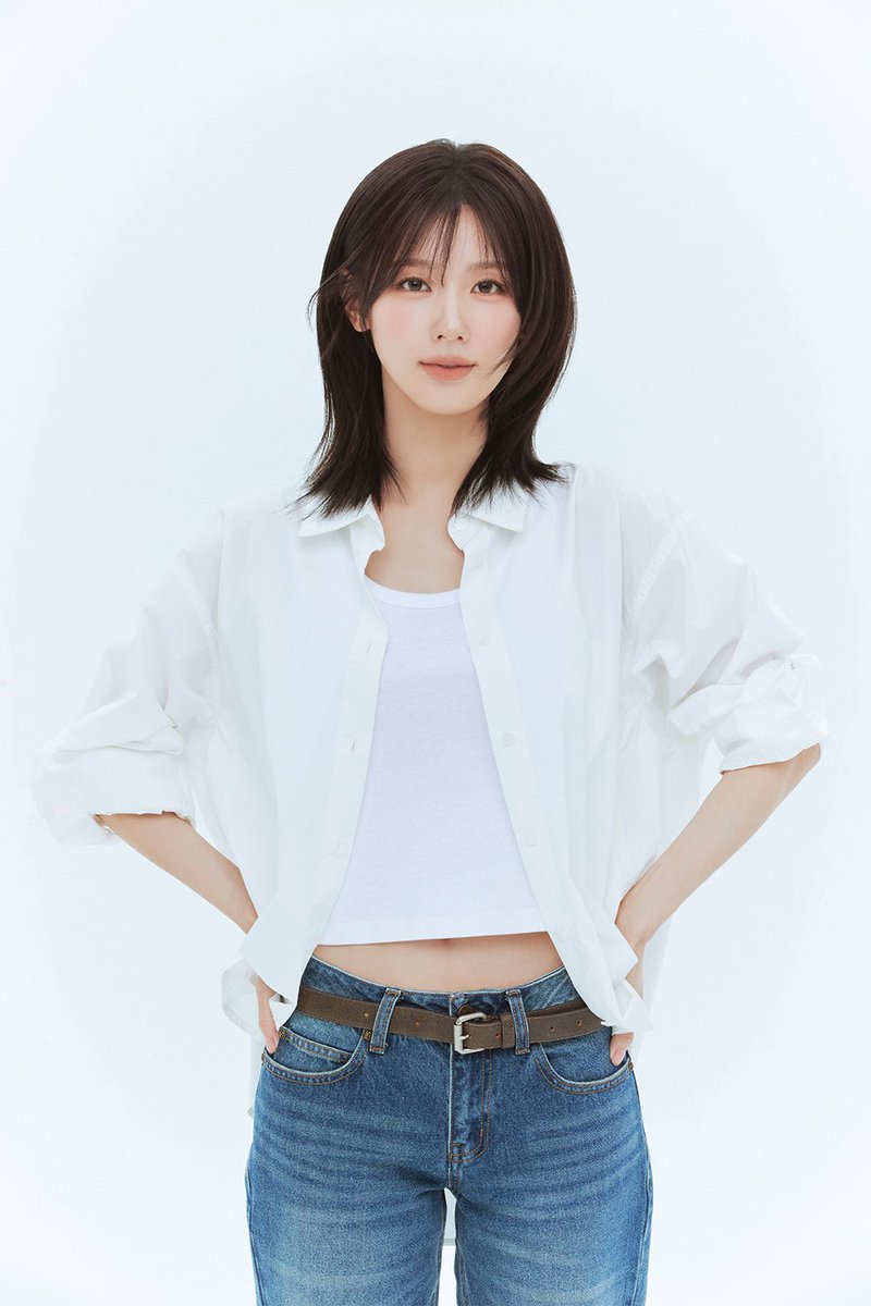 official_i_dle's tweet photo. MIYEON
NEW PROFILE #1

#아이들 #idle
#미연 #MIYEON https://t.co/7xQo7R64pB