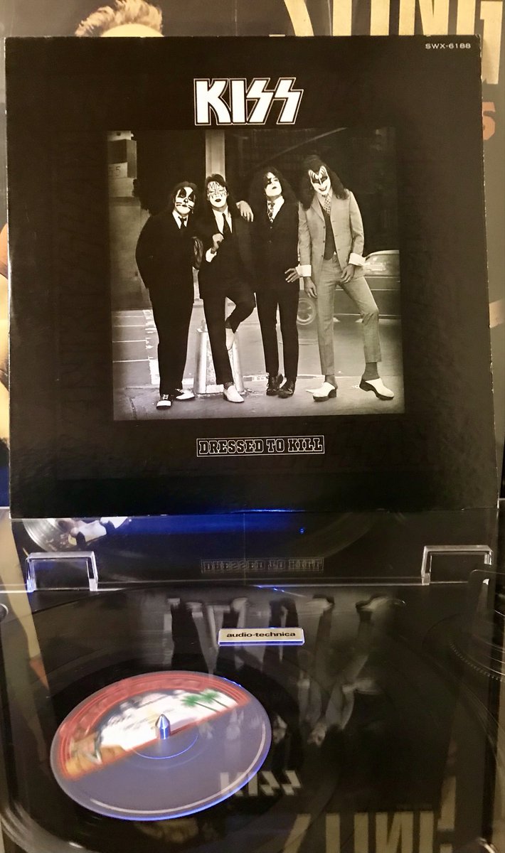 sarah1107jp's tweet photo. こんばんは😄今夜は #Searecord さんのサービス品
#KISS #DressedToKill #地獄への接吻 ‘75 Release 3rd Album
Liveの定番曲 #RockandRollAllNite を収録RockBottomもカッコいいですね🔥🎸🔥🦇
https://t.co/hsc1sNh3mP https://t.co/Jt78bfwKjk