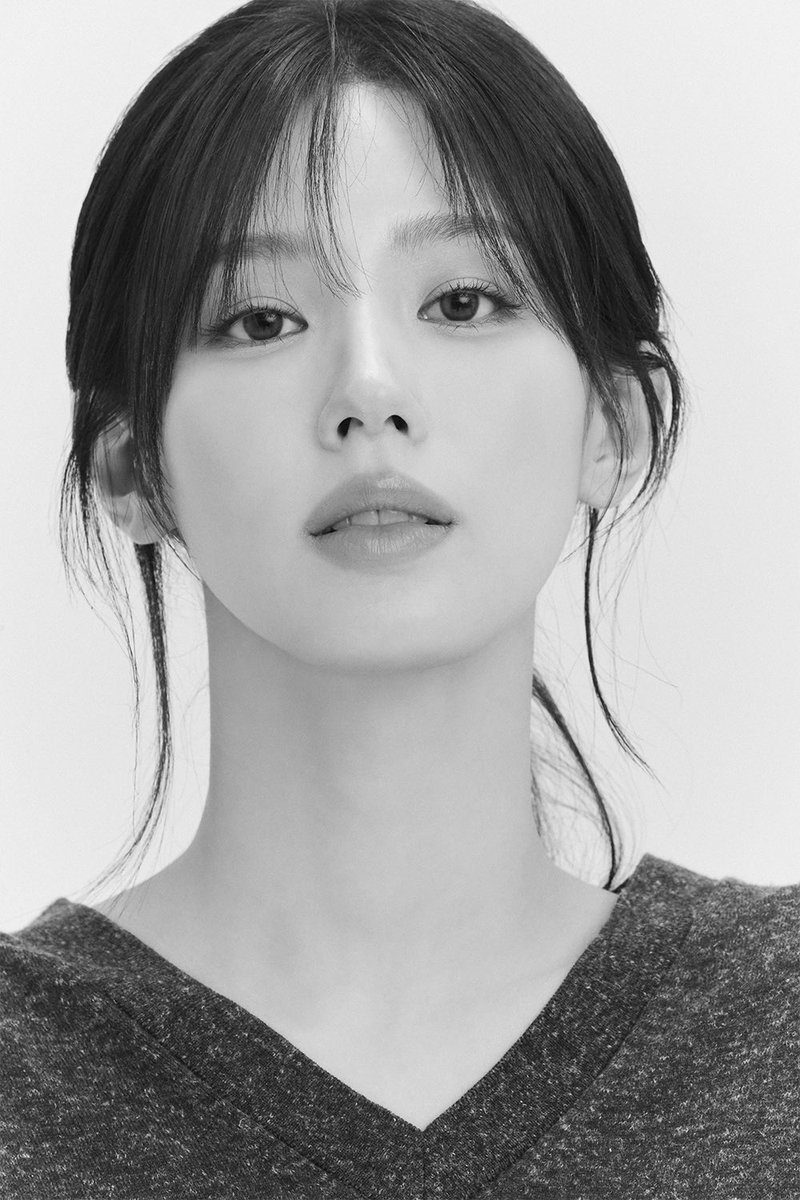 official_i_dle's tweet photo. MIYEON
NEW PROFILE #2

#아이들 #idle
#미연 #MIYEON https://t.co/5DFTtoFzAQ