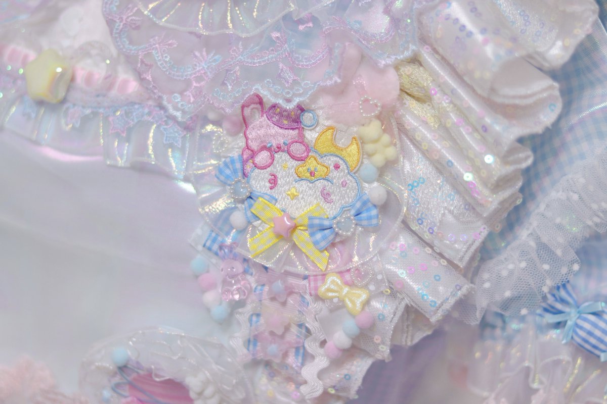 AraseMiu's tweet photo. 𓊆ྀི おしらせ 𓊇ྀི

˗ˋˏ  #うさぎのみみっく！！(@UsagiNoMimic ) ˎˊ˗

♡ 𝕟𝕖𝕨 𝕔𝕠𝕤𝕥𝕦𝕞𝕖 ℕ𝕠.𝟟 ♡
˗ˋˏ ちきゅうしんりゃく ˎˊ˗

月のうさぎたちの地球侵略 をテーマに、
新衣装を制作しました♡🚀🐰🌎

オーロラ生地と たくさんのビーズ、
宇宙の技術いっぱい.ᐟ🥕🛸

⳹ #アイドル衣装 ⳼ https://t.co/yeiIMp8JkK