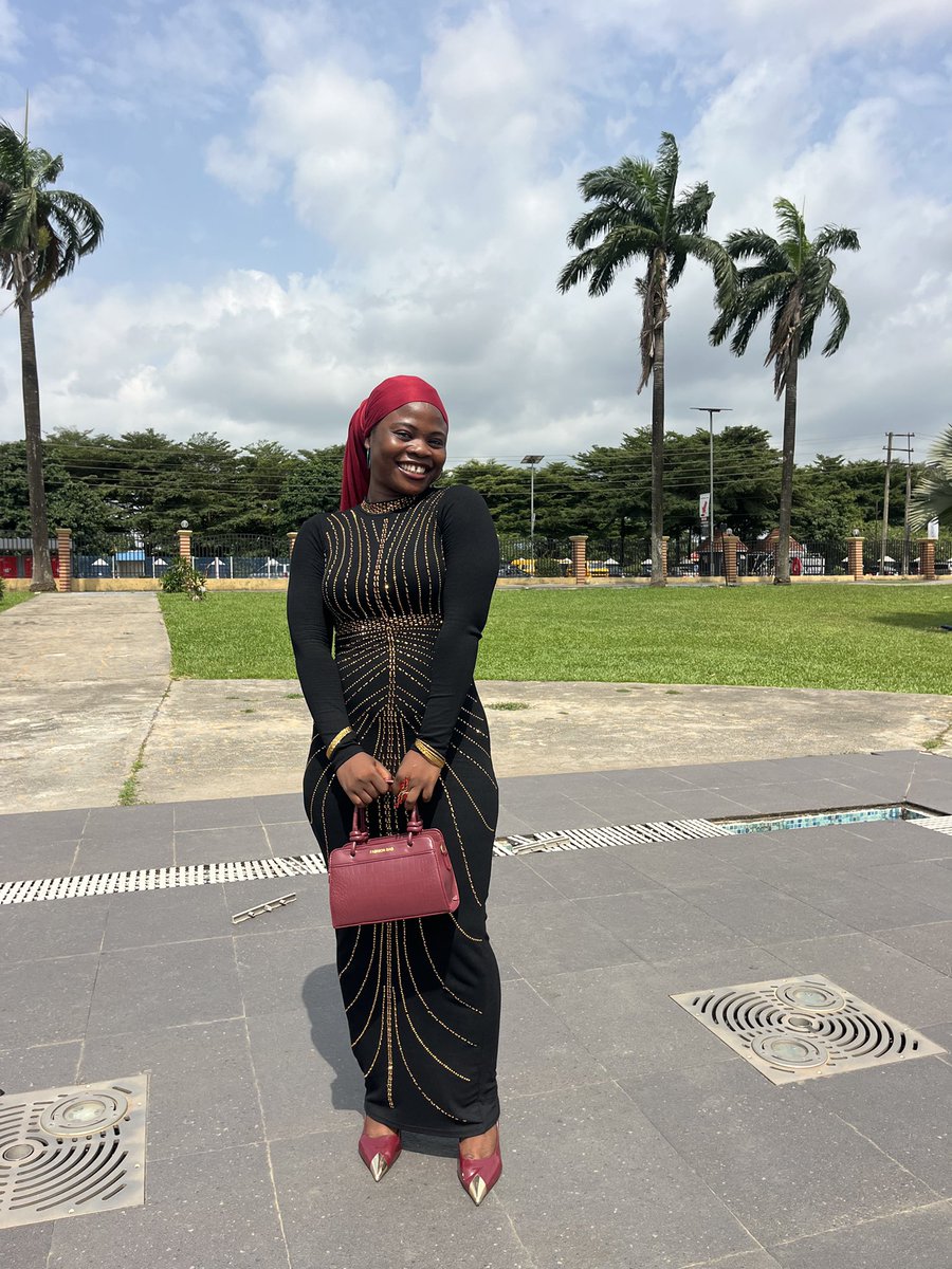 Asani_Alimi's tweet photo. Went out to touch grass and I looked peng while at it!🤭❤️ https://t.co/6c3gS73Rg0