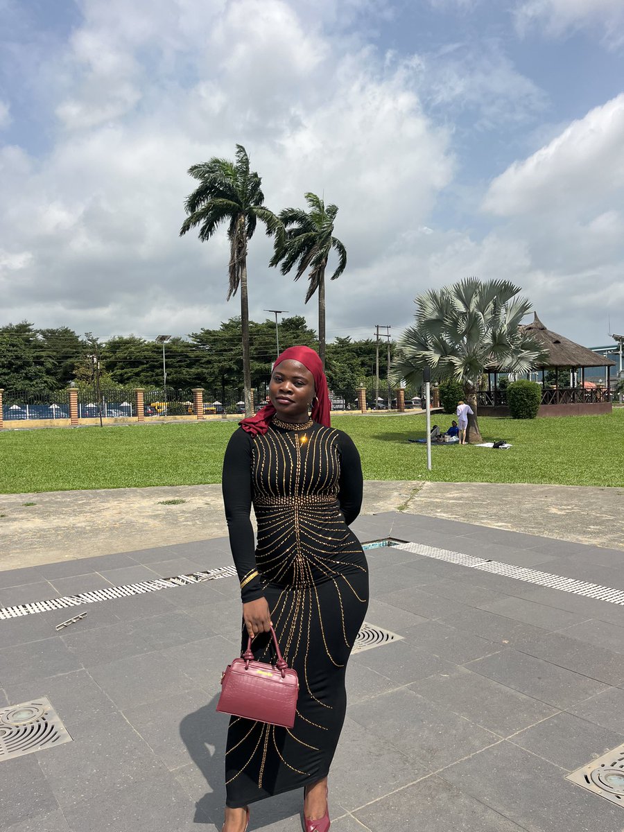 Asani_Alimi's tweet photo. Went out to touch grass and I looked peng while at it!🤭❤️ https://t.co/6c3gS73Rg0