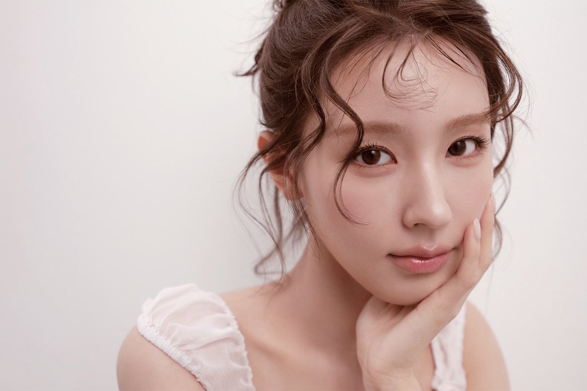 official_i_dle's tweet photo. MIYEON
NEW PROFILE #3

#아이들 #idle
#미연 #MIYEON https://t.co/bCgiTqwJVo