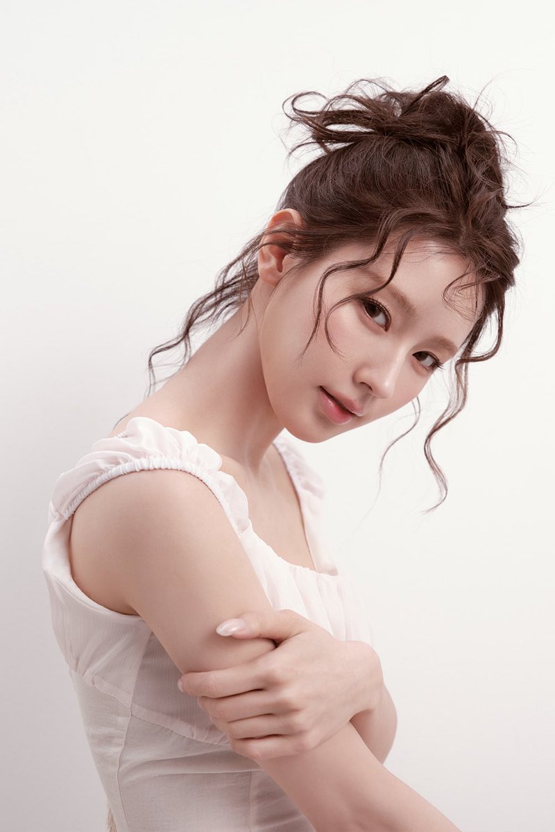 official_i_dle's tweet photo. MIYEON
NEW PROFILE #3

#아이들 #idle
#미연 #MIYEON https://t.co/bCgiTqwJVo