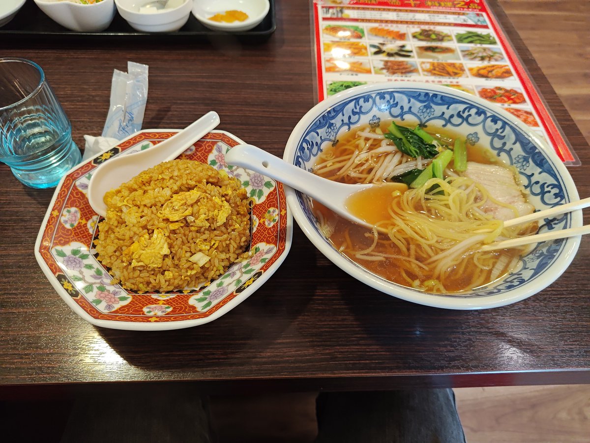 BZRS15's tweet photo. 二日目続けておんなじ様な物食べていたがまあいい。

やはりどノーマルラーメンが強くてヘルシー。 https://t.co/54kquoHr9Z