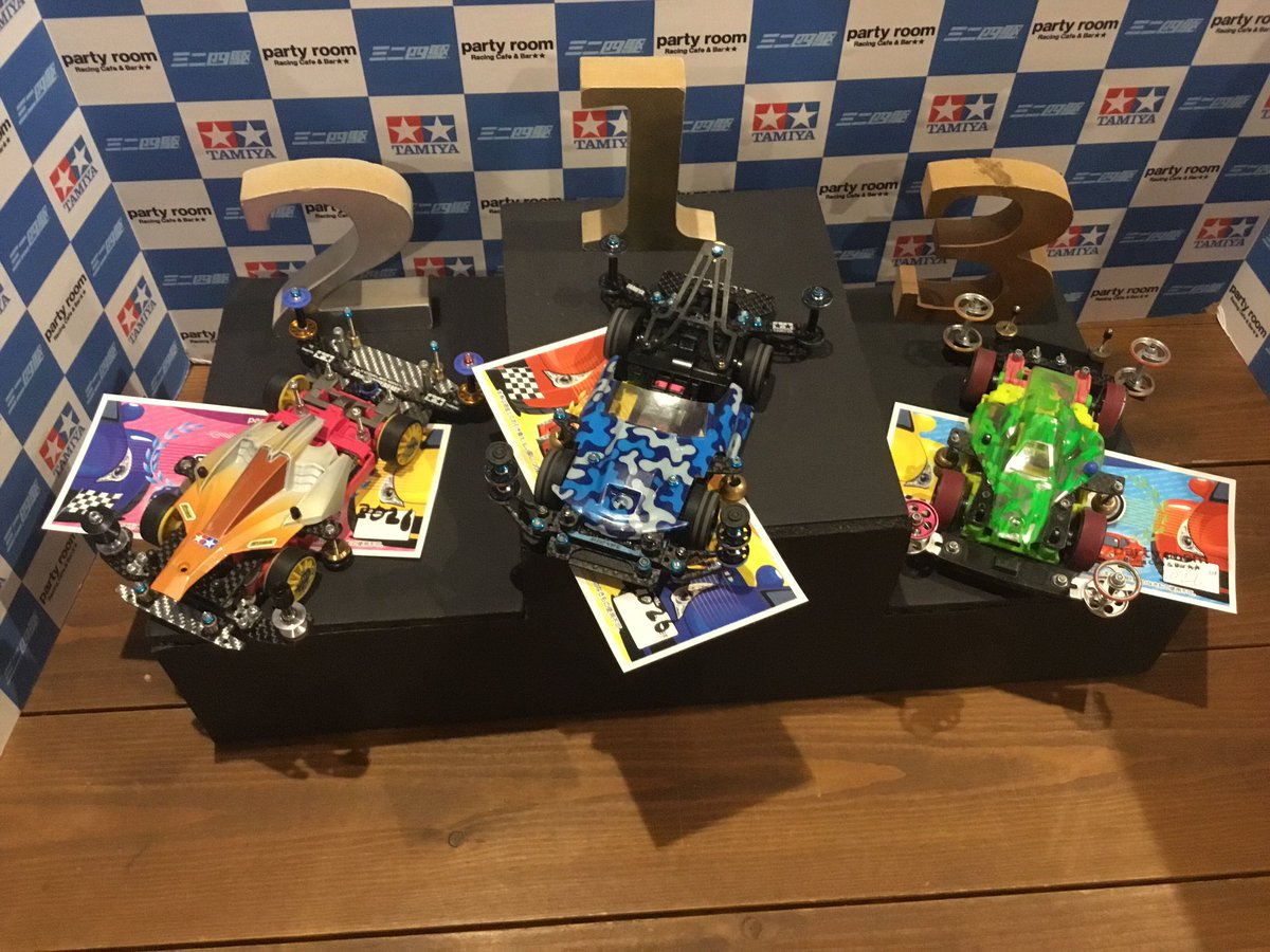 partyroom4's tweet photo. 大人だらけのチューン大会(*•̀ㅂ•́)و✧
優勝   ショウ    選手
2位   ハクテン 選手
3位  ハナ         選手
おめでとうございましたー
#富山県ミニ四駆大会
#partyroom https://t.co/XufE1KH2jK