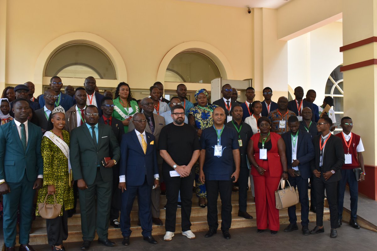 oxfamRCA_14's tweet photo. Oxfam, représentée par son Directeur pays @YahayaAwaiss, a participé au lancement du Forum des jeunes sur le climat.
250 jeunes mobilisés pour transformer les défis environnementaux en opportunités durables.
#Jeunesse #Climat #RCA
@WFP_CAR_CD @FSCluster @OCHAFunds https://t.co/tk8xKAa0Rs