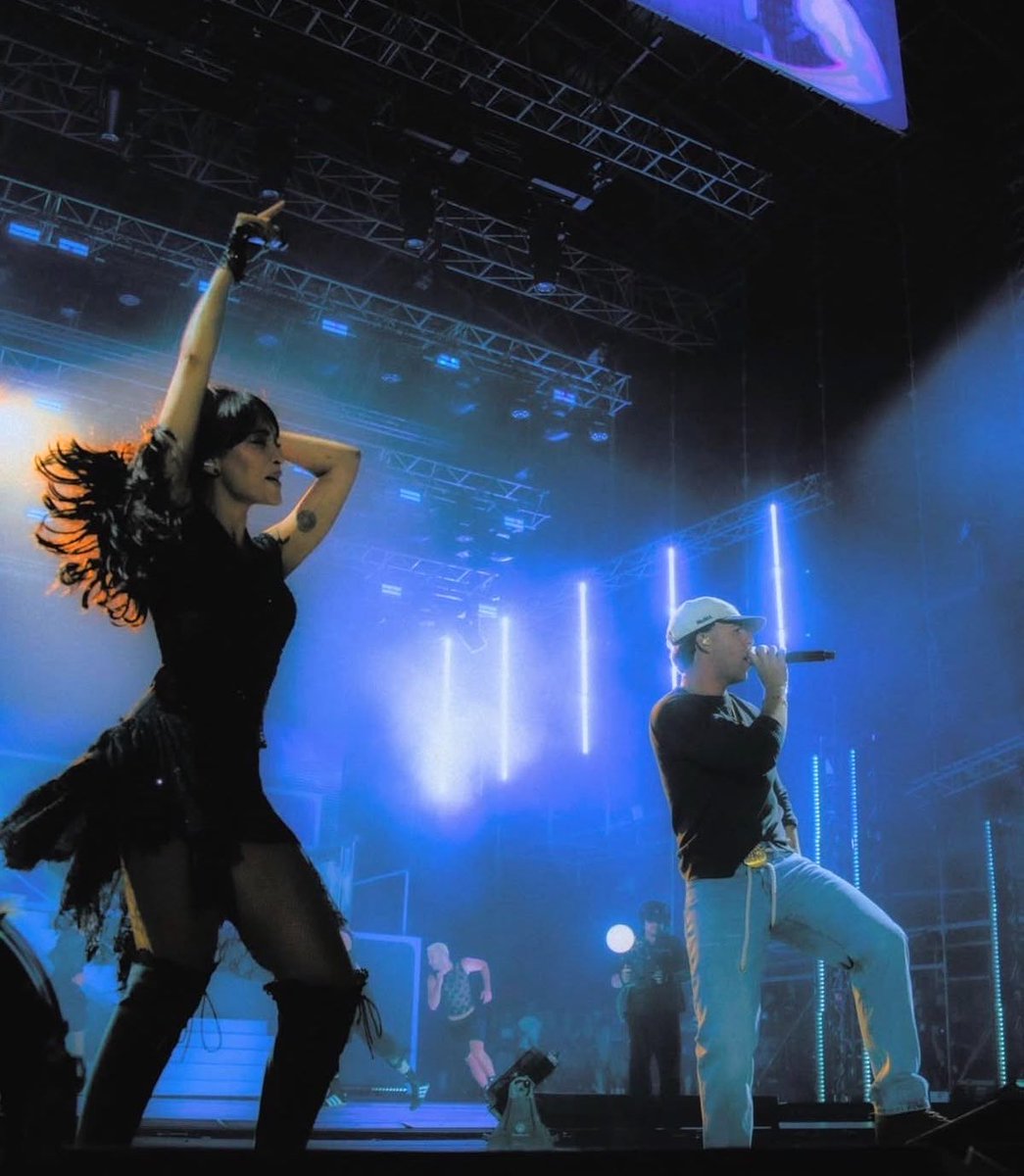 bareaitana's tweet photo. @_daviidvlc_ @ChartMusicES los papás de la industria https://t.co/6FfELf8Obc