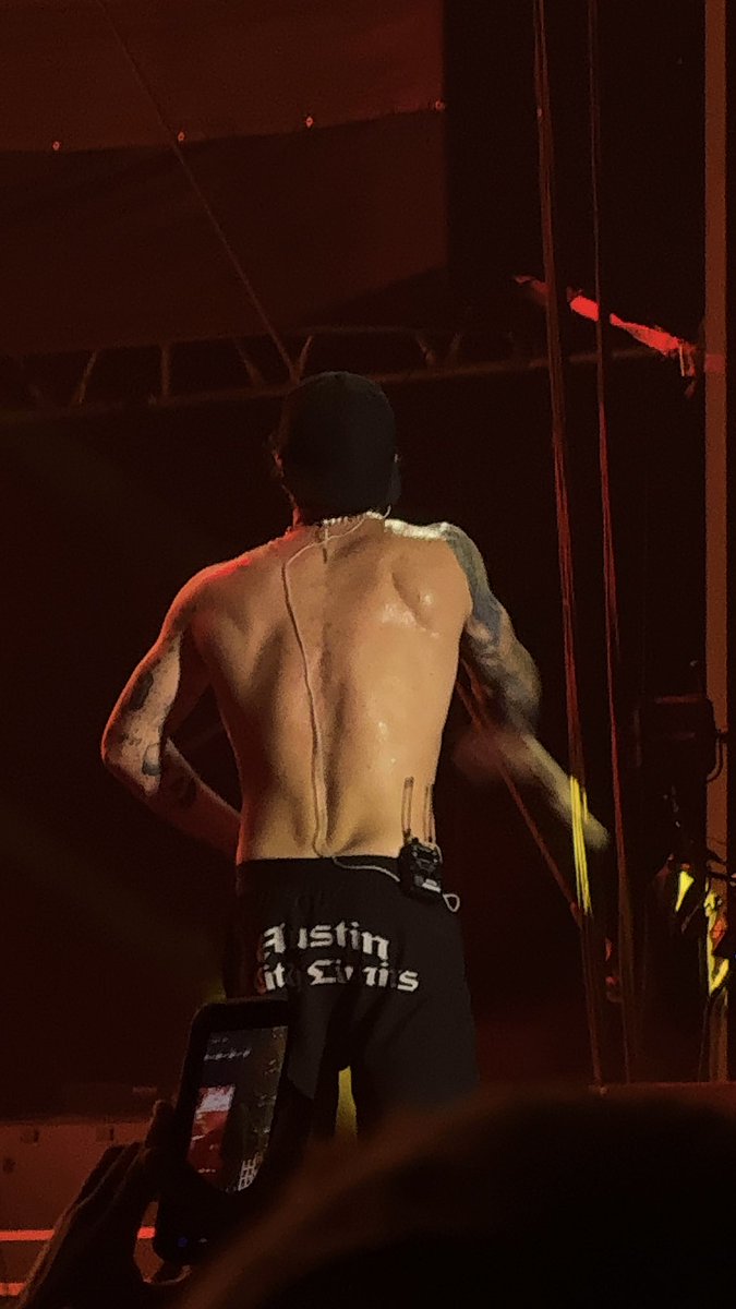 lazzziestbones's tweet photo. Survived driving back home from acl anyways quickly glanced at my photos and #NeedThat https://t.co/fIHjMj0jrb