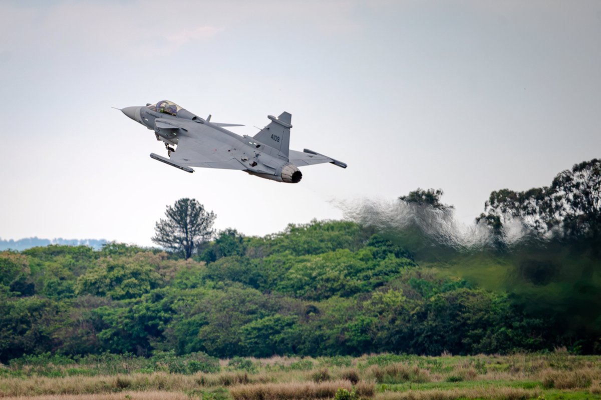 DefenceCir2026's tweet photo. A major milestone for Brazil’s aerospace and defence industry as the first Gripen E fighter built in Brazil completes its maiden flight through the @Saab and @embraer partnership.
Read the full story: https://t.co/cEuoucl8vJ
#DefenceCircle #GripenE #Saab #Embraer #Brazil https://t.co/r8vRj7jVsk