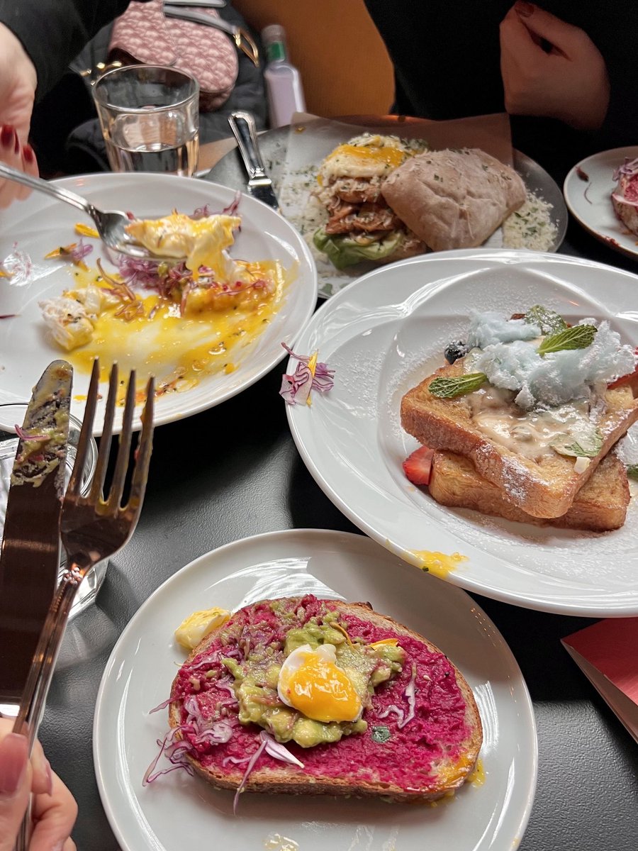 LisaB12090557's tweet photo. Brunch shared with friends, every plate full of colour.#brunch #foodvibes https://t.co/38yUVzAyfi