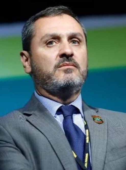 NewsLiberdade's tweet photo. 🚨URGENTE - Flávio Bolsonaro acaba de apresentar pedido para investigar Andrei Rodrigues, diretor-geral da PF, por tentativa de beneficiar Lula na eleição https://t.co/iXY2wqbAyr