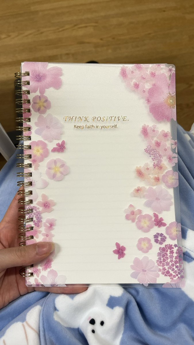 nago_ringo's tweet photo. 自殺未遂で閉鎖閉じ込められた娘にノート1冊買ってきてって言われてこれ選ぶ母親のセンスすごい https://t.co/K3re7RXKUC