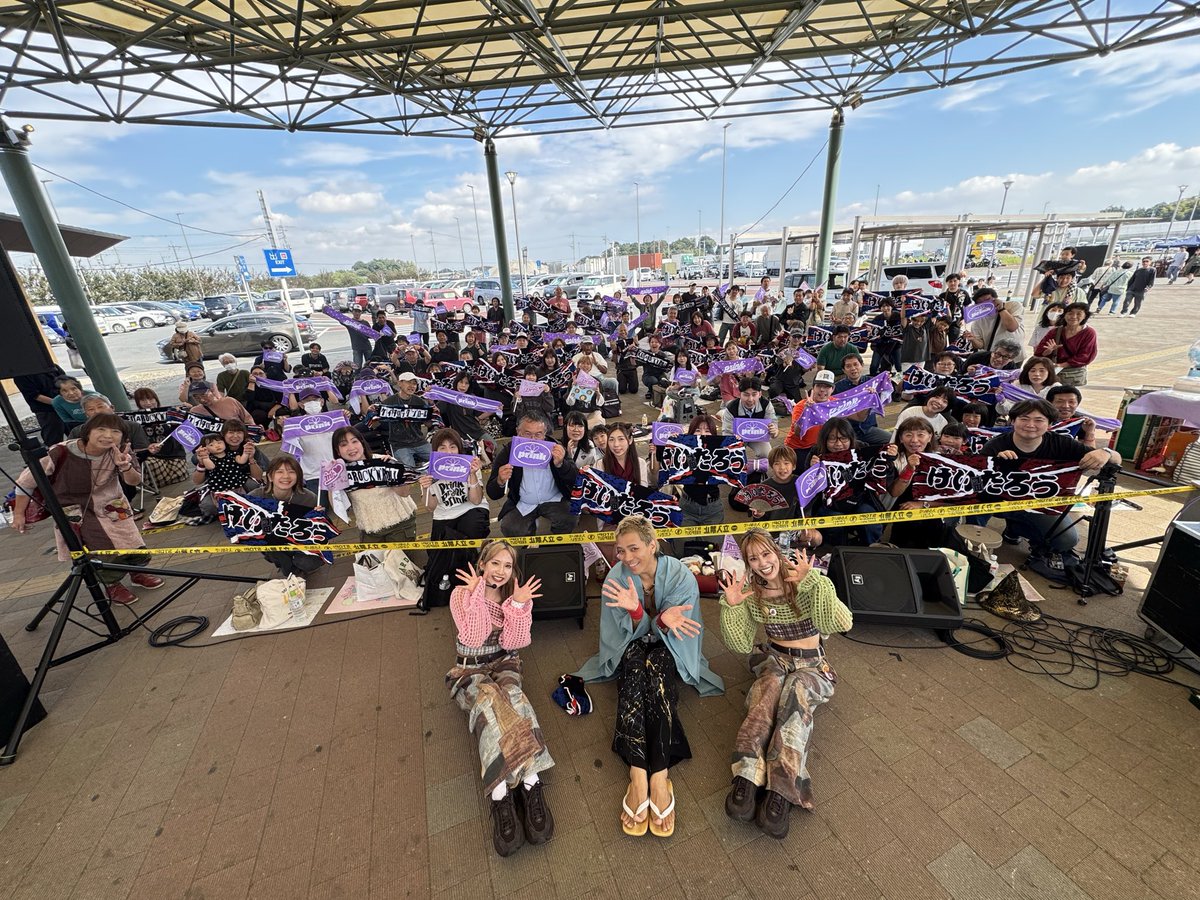 BNV__KEI's tweet photo. まくらがの里こが！
prink主催、こがぷりのゲストとして
ガチっと歌ってきました！！

長年を共にしてきた今のprinkの姿には毎回感化されますが、広場いっぱいのファンの皆さんに囲まれて歌う今日のprinkは今までで1番逞しかったです！

各方面から駆けつけてくれたファンの皆さま、
本当にありがとうございました！

11月8日、2人の想いが満開に開花することを
心から祈っています！

なおやさん三日間ありがとう！

次の週末も皆さんとお会いできることを楽しみにまた平日頑張ります！

どうかお元気で！！

ﾖｲｼｮｰ!