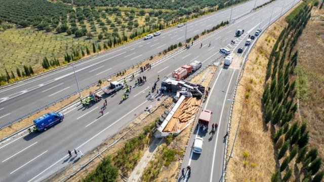 kaantaylarx's tweet photo. Tur şirketi My World Turizm:

“Biz sadece ulaşım hizmeti verdik, kaza bireysel hata kaynaklı.”

Diyerek sorumluluk kabul etmedi. https://t.co/BmDhLV04T4