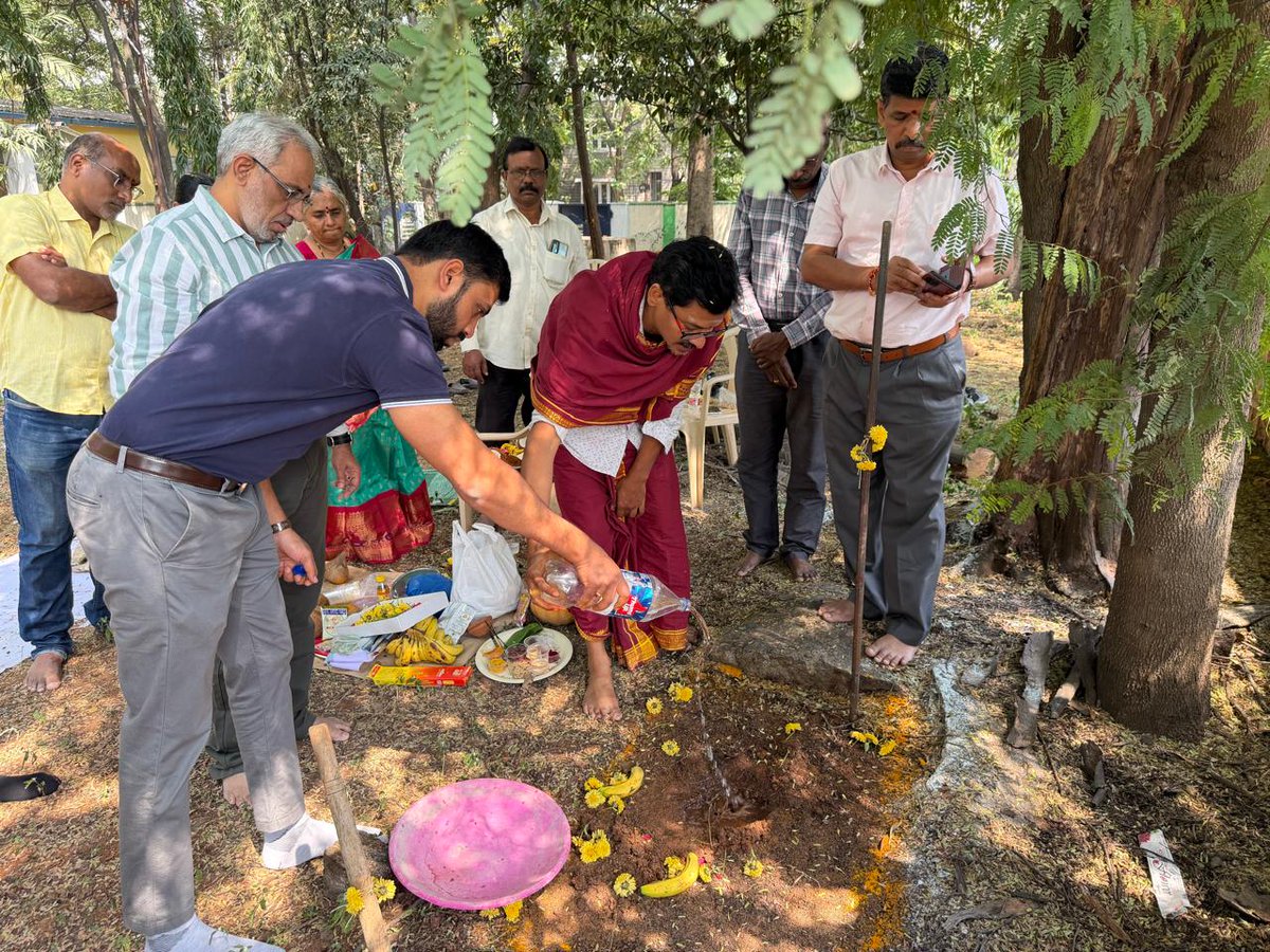 BondadaOnline's tweet photo. 🚀 Strengthening Connectivity. Enhancing Public Safety.

We are proud to commence our Communication Towers Project for Telangana Police under the IT&C Department.

📍 Our first site at Jubilee Hills, Hyderabad, was inaugurated in the presence of Shri G. Srinivasulu, SP.

#BondadaEngineering #TelanganaPolice