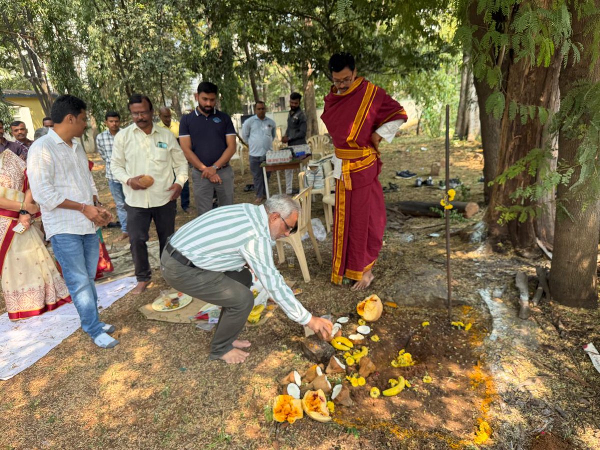BondadaOnline's tweet photo. 🚀 Strengthening Connectivity. Enhancing Public Safety.

We are proud to commence our Communication Towers Project for Telangana Police under the IT&C Department.

📍 Our first site at Jubilee Hills, Hyderabad, was inaugurated in the presence of Shri G. Srinivasulu, SP.

#BondadaEngineering #TelanganaPolice