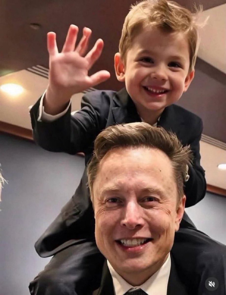 _SpaceXSI_'s tweet photo. Elon Musk is asking: “Do you like little X?” ❤️

A) Yes 🟢

B) No  🔴 https://t.co/GKt6ICvJsi