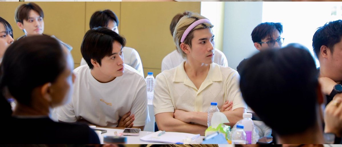 tuan1amb's tweet photo. พูดได้ไหม รูปนี้เหมือนมาประชุมผู้ปกครองลูกคุณหนูอะ5555 https://t.co/IAh1fQxnju