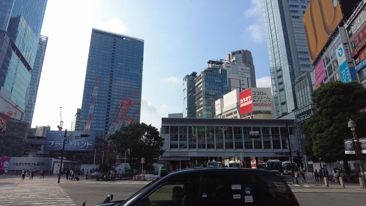 TIMEkxgms's tweet photo. 1953年　渋谷のロープウェイ「ひばり号」

営業は1951年から1953年まで。
東横百貨店本館と別館の屋上を結んでいました https://t.co/yJAmZfYwOr