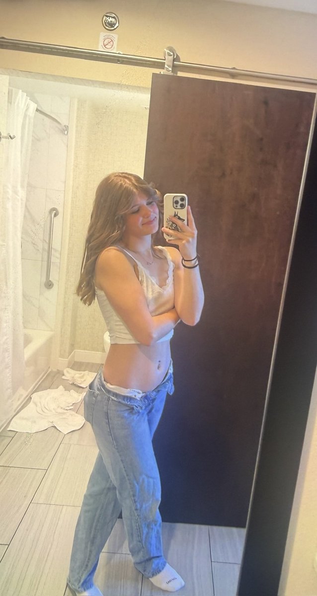 PetiteBustyFuel's tweet photo. Cuck submitted gorgeous pale slut 😍😵‍💫🤤 https://t.co/K41h9mYPJ0