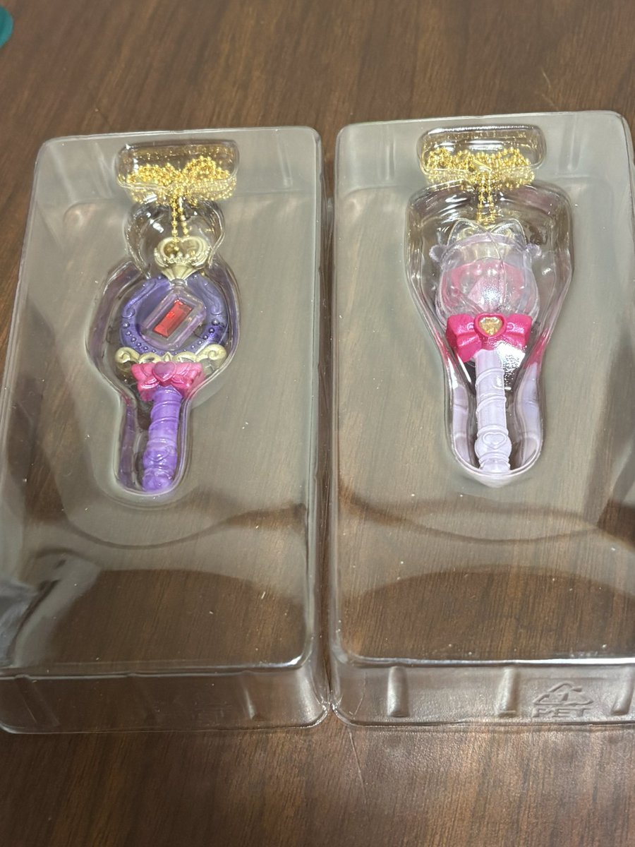 Nishimiyatele's tweet photo. あ、あれぇ...？
おかしいにゃあ...。
こんなところにアルカナロッドが...
財布から2600円消えてる...
ハンニンダーの仕業か...？
#名探偵プリキュア
#ティアアルカナロッド
#シャインアルカナロッド https://t.co/t3bNo1ceU2