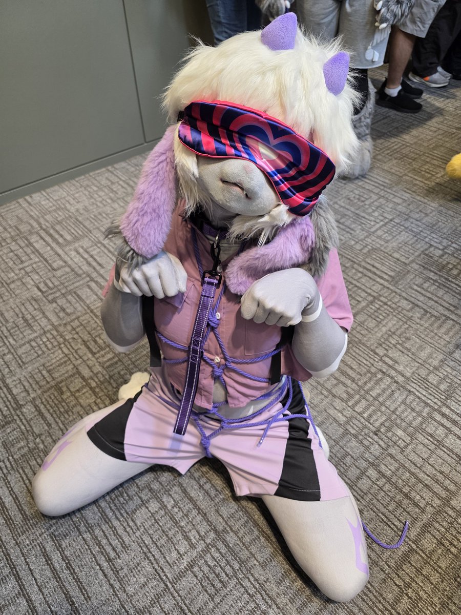 HypNovis's tweet photo. #FursuitEveryday #kigurumi #hypnosis #Furraid https://t.co/DNQBXQQEXo