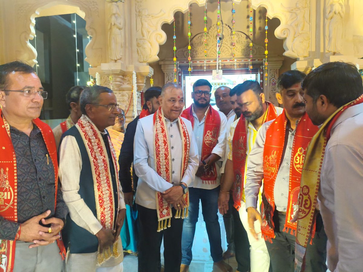 gpzadafia's tweet photo. कल प्रथम नवरात्रि के पावन अवसर पर मोरबी जिले के हलवद स्थित उमिया माता विद्या संकुल में माताजी के दर्शन कर आशीर्वाद प्राप्त किया।

इस अवसर पर गुजकोमासोल के डायरेक्टर श्री ईश्वरभाई पटेल एवं स्थानीय युवा संगठन के सभी कार्यकर्ता उपस्थित रहे। माँ जगदंबा सभी पर अपनी कृपा बनाए रखें। https://t.co/eHKdMcm7Bl
