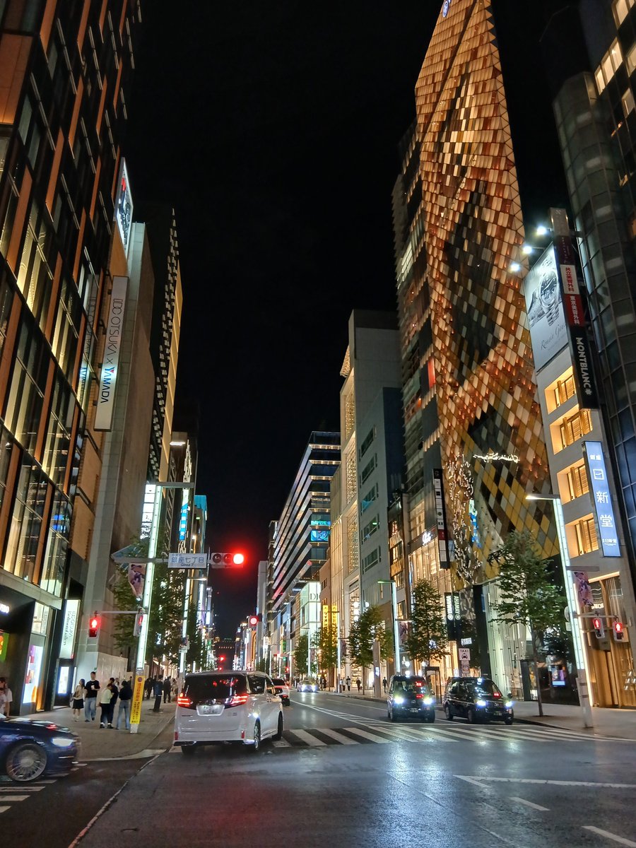 poitomosan's tweet photo. 夜の銀座大通り！
自転車で走るの気持ちいい！ https://t.co/8t813gmM5e