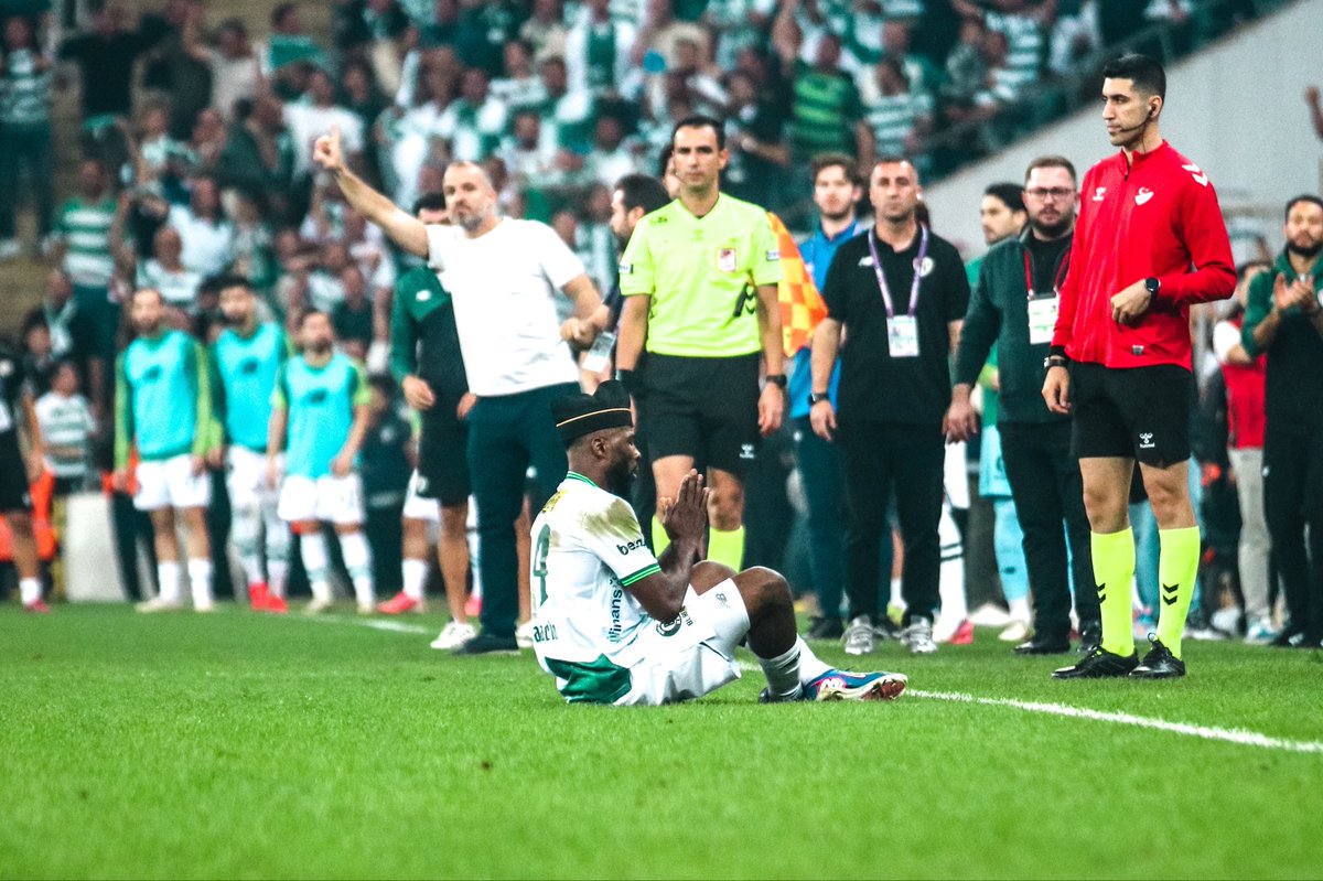 oneshotbutnot's tweet photo. 🫡 Kelechi Iheanacho! https://t.co/zb5L2LUvmF