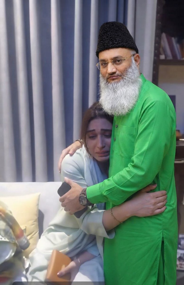 memehau5's tweet photo. عروسہ کو حوصلہ دیتے ہوے اقرار نہیں تو کیا ہوا میں ہوں نہ
                                                Chippa sahab https://t.co/O4ZhoJFd5y
