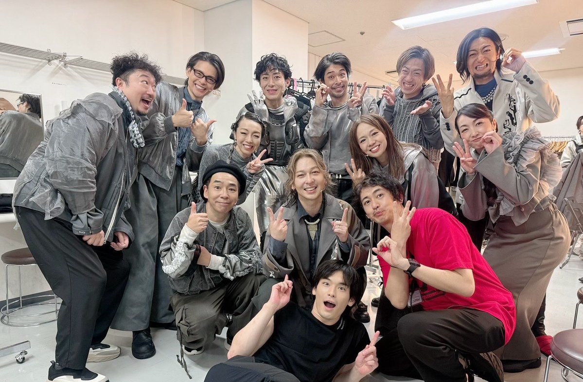 kakikawayuki's tweet photo. #アンドレ　#アンクロ　余韻
師匠で兄貴で親父で家族
勝手に沢山の想いを抱き
背中を追ってきた人達
同じ舞台の上で過ごせた時間が
宝物になりました

応援してくださった皆様
そして携わってくださった全ての皆様に
感謝です
ありがとうございました
幸せです

改めて
30周年おめでとうございます㊗️ https://t.co/1A2VhrxMKp