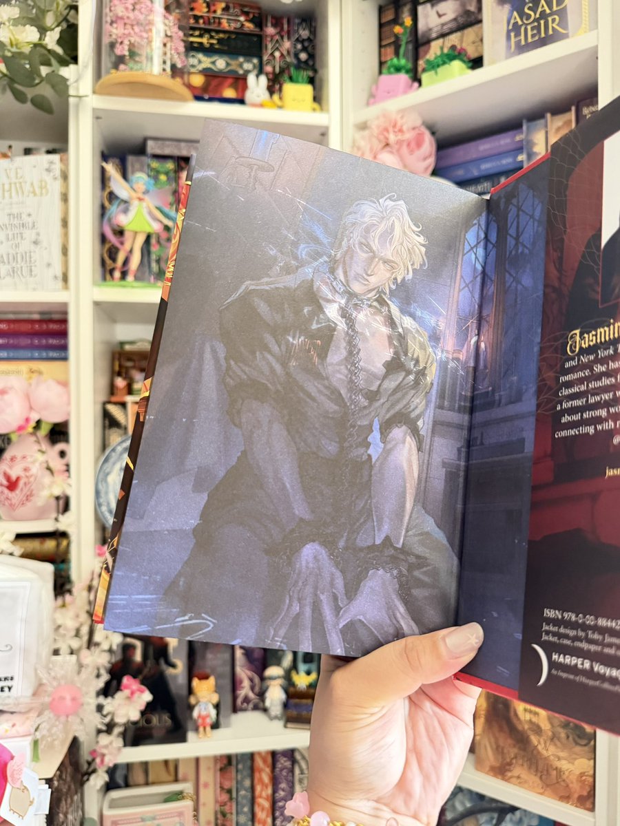 jasadheir's tweet photo. locked library’s edition of the emperor’s enemy is actually insane oh my god https://t.co/GNpF0JN2P1